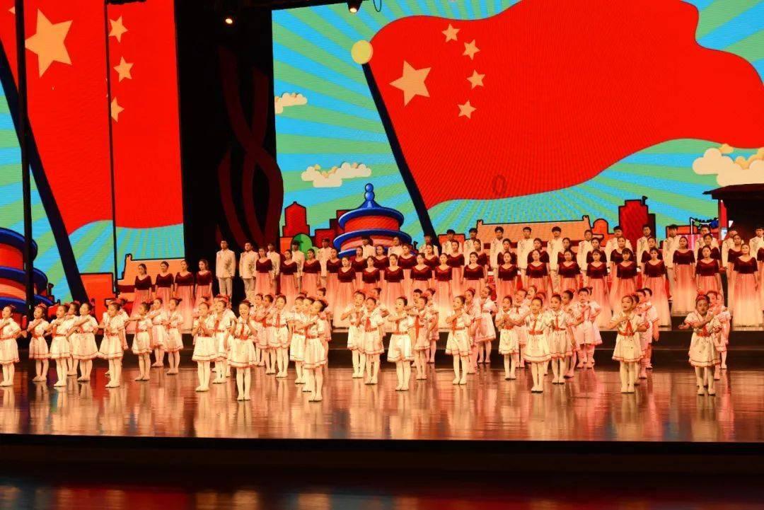 赵雷绝想不到，韩红会把《成都》唱的这么感人，连周深都被唱哭！