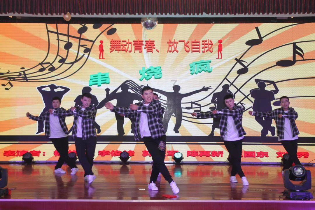 悬崖跳水运动